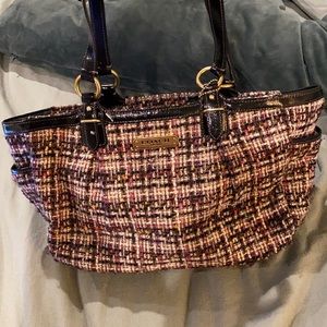 Multi color tweed patented leather gallery shoulder bag